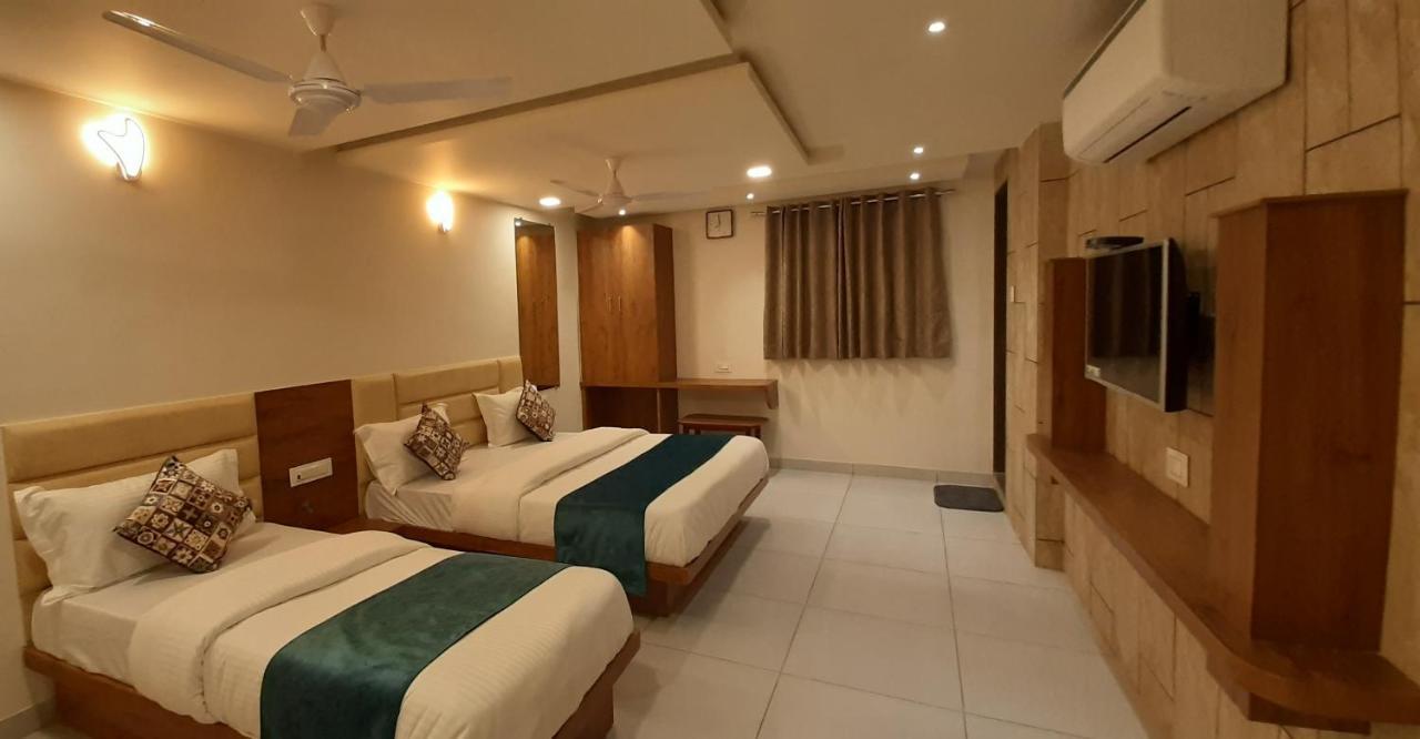 Hotel Kinara Ahmedabad Esterno foto