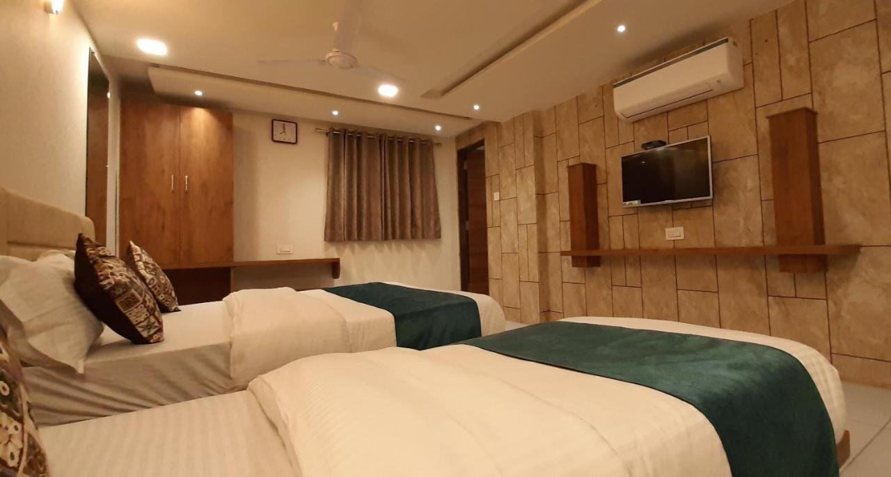 Hotel Kinara Ahmedabad Esterno foto