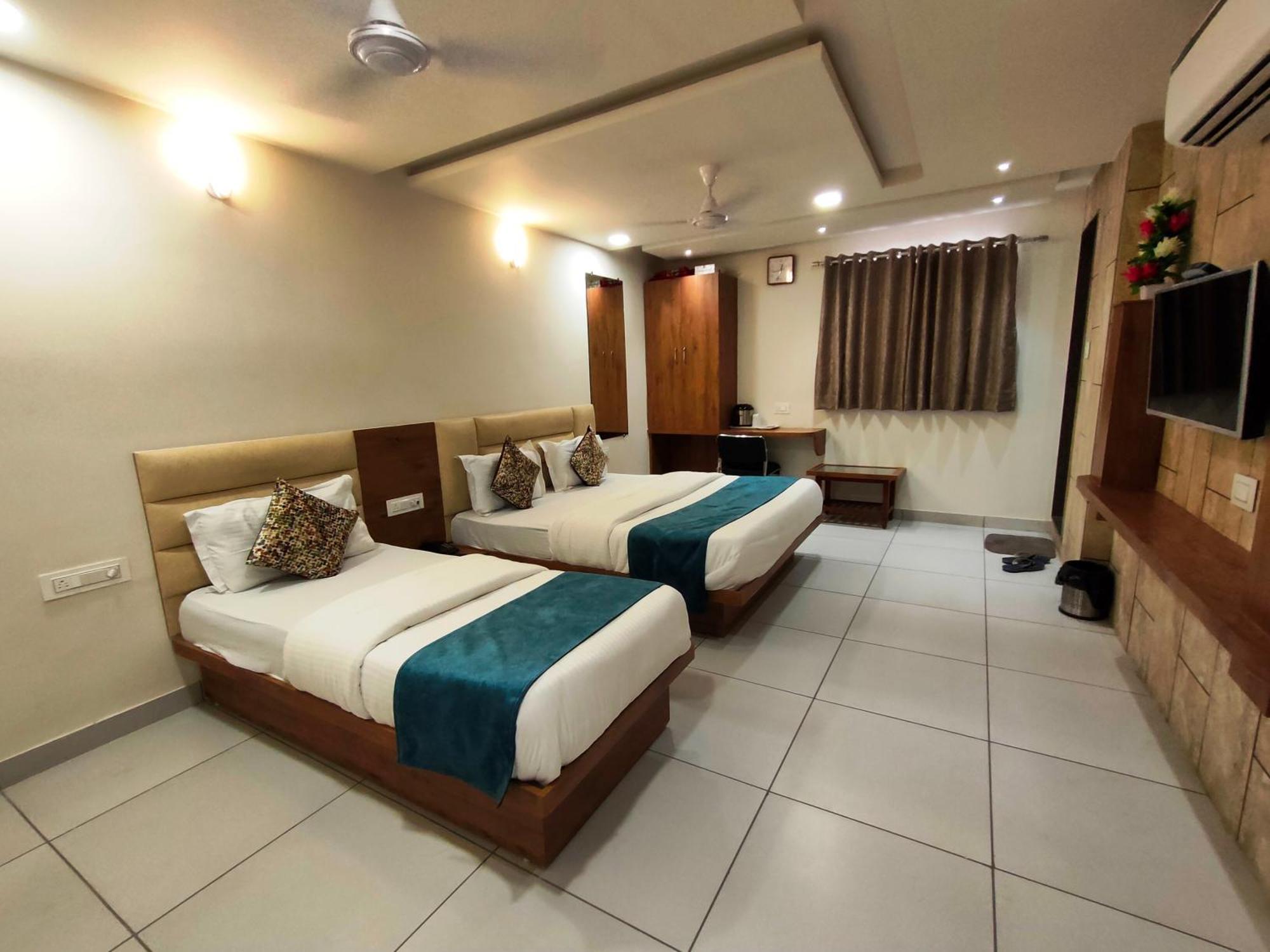 Hotel Kinara Ahmedabad Esterno foto