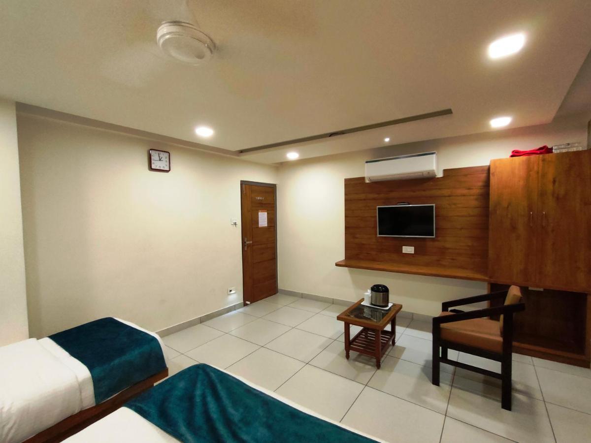 Hotel Kinara Ahmedabad Esterno foto