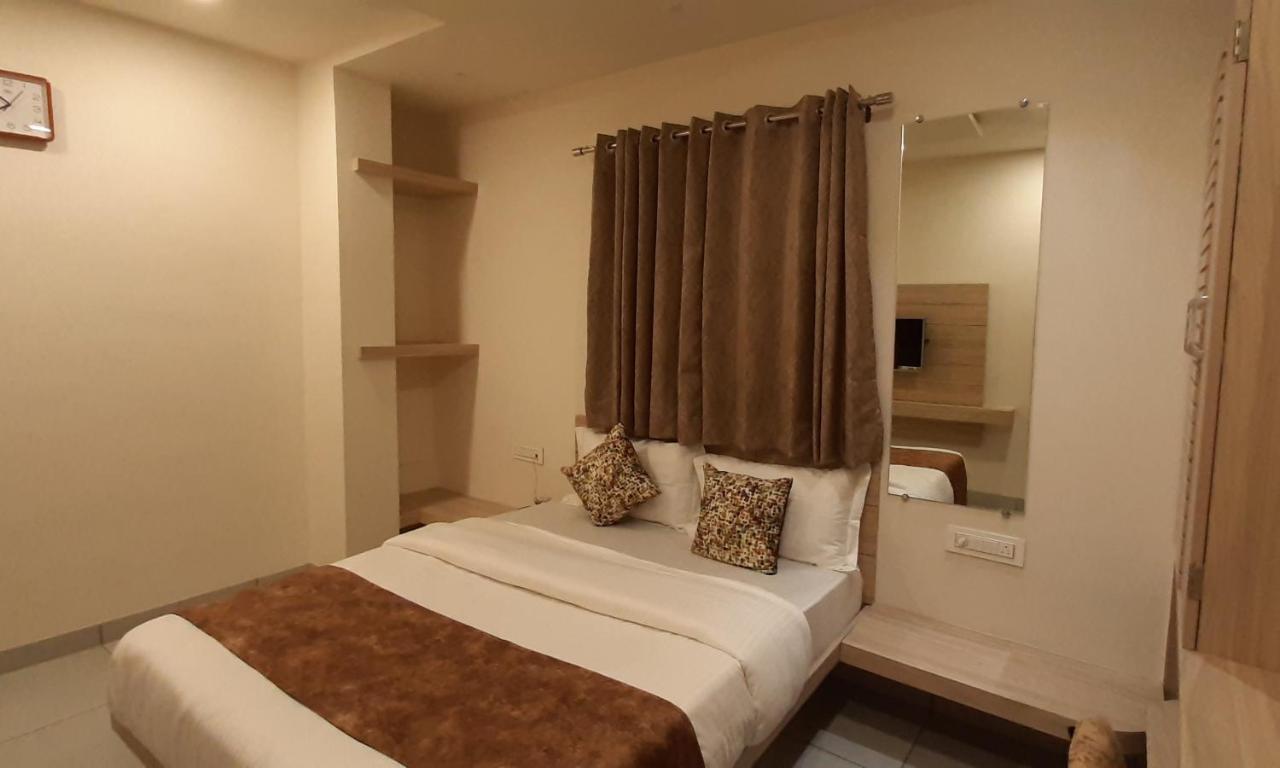 Hotel Kinara Ahmedabad Esterno foto